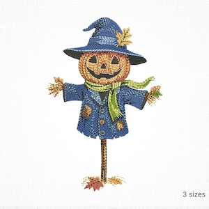 Peut inclure: Motif brodé d'un épouvantail souriant avec une tête de citrouille, portant une veste et un chapeau en jean bleu et une écharpe verte. L'épouvantail se tient sur une tige marron avec des feuilles à la base. Thème d'automne.