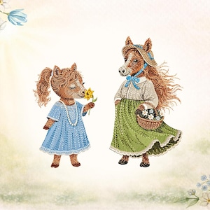 Puede incluir: Imagen bordada de dos caballos antropomórficos. Uno, con un vestido azul, ofrece un girasol. El otro, con falda verde y sombrero, lleva una cesta de flores. El estilo recuerda a las ilustraciones infantiles vintage.