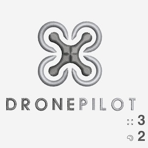 Peut inclure: Un logo brodé gris d'un drone avec le texte "DRONEPILOT" en dessous. Le logo est disponible en 3 tailles et 2 couleurs.