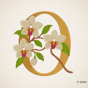 Monograma de orquídea con letra O mayúscula – Diseño de bordado floral – Archivo de bordado a máquina de descarga digital