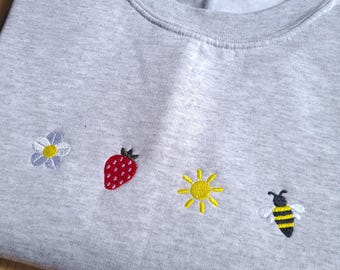Embroidered Summer Sweatshirt, Gift for Girlfriend Sweatshirt Jumper, Cute Bee Shirt, Flowers Lover, Oversized Sweatshirt, Gift for Gardener