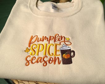 Moletom bordado com estampa de abóbora e especiarias, moletom de outono, gola redonda estilo amante de café, moletom moderno, suéter de outono, suéter com estampa de abóbora e especiarias