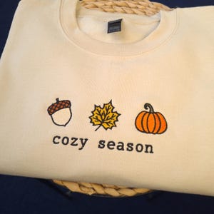Gemütliches Saison Herbst Besticktes Sweatshirt, Herbst Gemütlicher Rundhalsausschnitt, Kürbis Patch Sweatshirt, Halloween Herbst Rundhalsausschnitt, Herbstpullover Für Sie