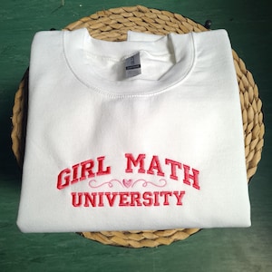刺繍入りガールズ数学大学スウェットシャツ、ガールズ数学スウェットシャツ、ガールフレンドへの面白いギフト、面白いスウェットシャツ、ガールズ数学ジャンパー