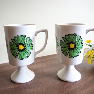 Pair of MCM Pedestal Daisy Coffee Cups - Vintage Porcelain Green Flower Coffee Mugs - Retro Mid-Century Kitchen Home Decor