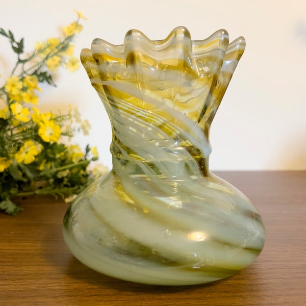 Vintage Hand Blown Ruffle Vase, Vintage Multicolor Swirled Art Glass Vase, Murano-Style Ruffled Glass Vase, Collectible Art Glass Gift Ideas