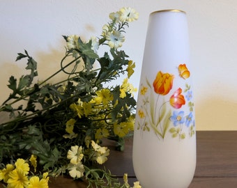 Vintage White Floral Flower Vase with Butterfly, Cute Retro White Bud Vase, Cute Vintage Gift Ideas, Mother's Day Flower Vase Gift
