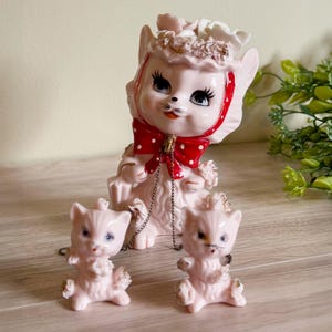 Vintage Napco Pink Mom and Babies Cat Figurine Set – Momma & Kittens on Chain – Thoughtful Gift for Cat Lovers