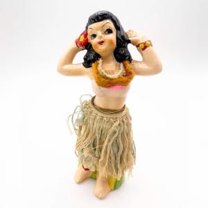 Vintage 1950s Hula Dancer Girl Figurine - Mid-Century Polynesian Dancing Girl with Grass Skirt and Hawaiian Leis - MCM Tiki Home Decor