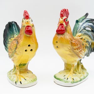 Vintage Japan Rooster and Hen Salt and Pepper Shakers - Mid-Century Rooster Kitchen Home Decor - Vintage Country Farmhouse Kitchen Decor