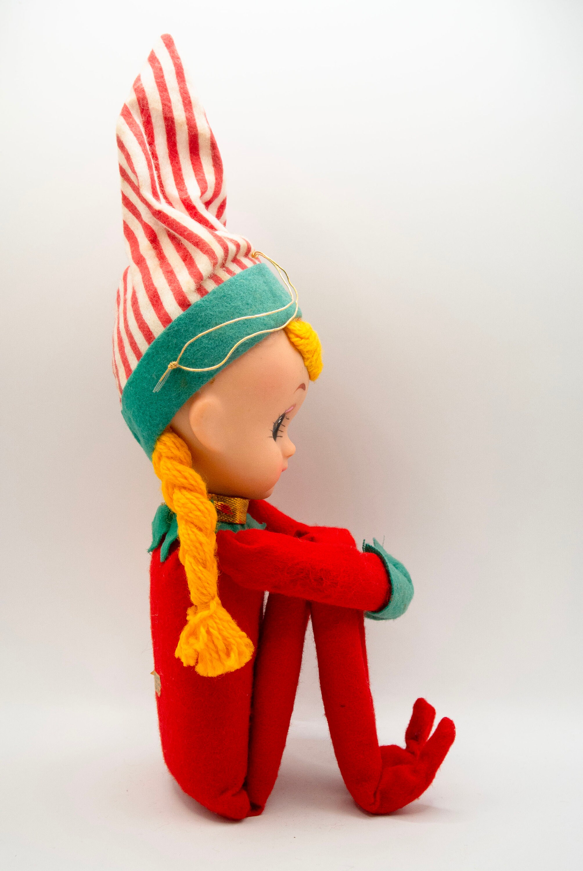 Vintage Big Eyed Kitschy Christmas Pixie Elf Knee Hugger
