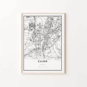 Może przedstawiać: Czarno-biały wydruk mapy Kairu w Egipcie z nazwą miasta, krajem i współrzędnymi "30°02'N | 31°14'E" wydrukowanymi pod mapą.