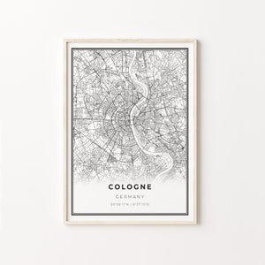 Puede incluir: Impresión de mapa en blanco y negro de Colonia, Alemania. El mapa muestra las calles de la ciudad y el río Rin. El texto "COLOGNE GERMANY 50°56'11"N | 6°57'10"E" está impreso debajo del mapa.