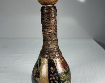 Decantador de vino vintage forrado en cuero italiano con mapa del Viejo Mundo y mar de Italia