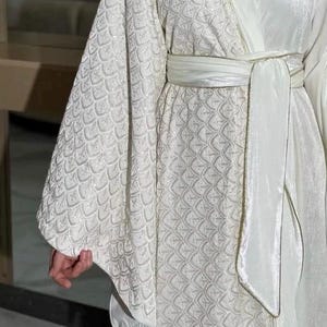 White Velvet Abaya with Belt / Ramadan Abaya