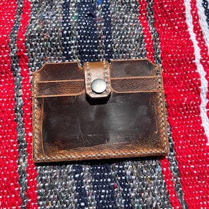 Cartera de cuero hecha a mano
