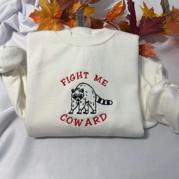 Sudadera bordada con mapache "Fight Me Coward": un regalo atrevido