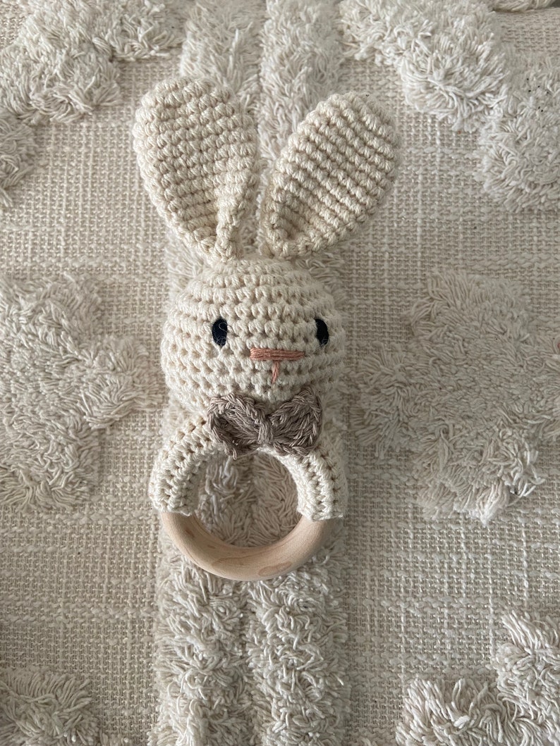 Hochet bébé lapin avec noeud