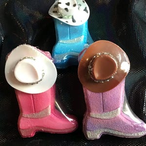 Cowboy/cowgirl boot bath bomb!