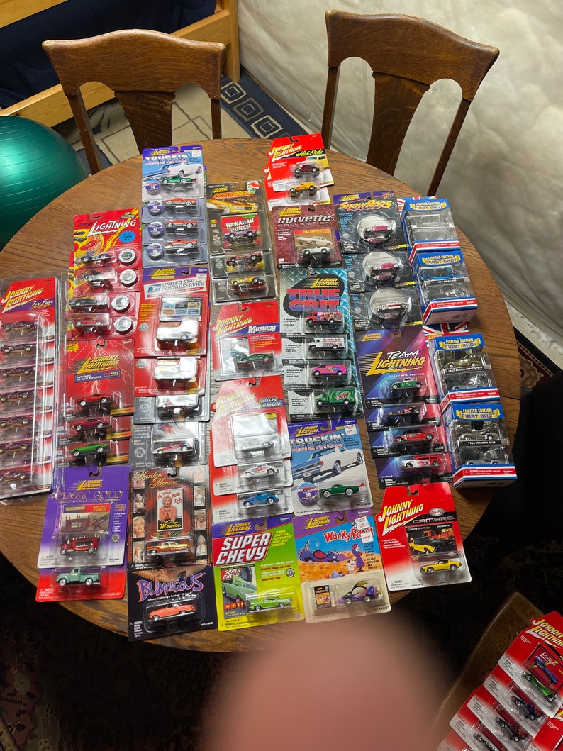 30,000 Diecast / hot wheels for sales. Facebook group created to show additional pictures. See/read Description. image 8
