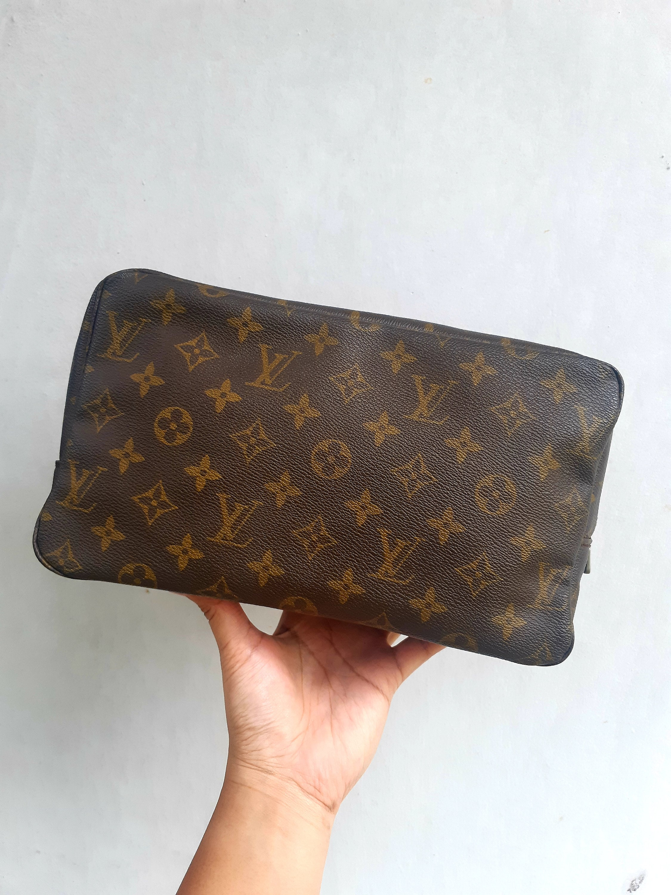 Louis Vuitton Monogram Trousse Toilette 28 Toiletry Pouch 35lk510s For Sale  at 1stDibs