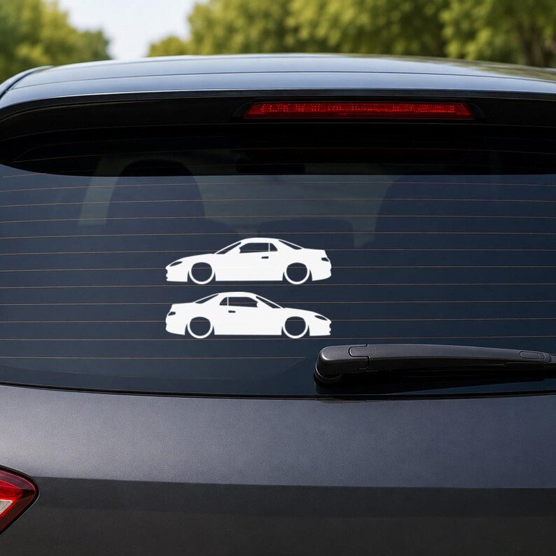 Set di 2 adesivi con silhouette di auto ribassate per Mitsubishi FTO immagine 2