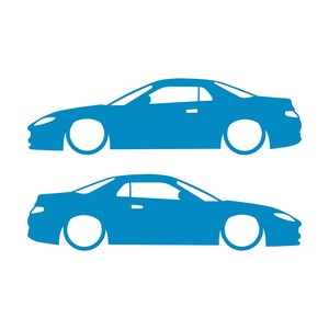 Set di 2 adesivi con silhouette di auto ribassate per Mitsubishi FTO Light Blue