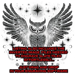 K&ouml;nnte beinhalten: Schwarz-wei&szlig;-Linienzeichnung eines Eulen mit ausgebreiteten Fl&uuml;geln. Die Eule ist von Sternen umgeben und hat ein himmlisches Thema. Der Text "LISTING ALSO INCLUDES THE INVERTED IMAGE FILES NEEDED TO ENGRAVE SLATE TILES EFFORTLESSLY... JUST DRAG AND DROP IN YOUR ENGRAVING SOFTWARE" steht unter der Eule.