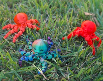 Figura de pulpo impresa en 3D con tentáculos flexibles y articulados.