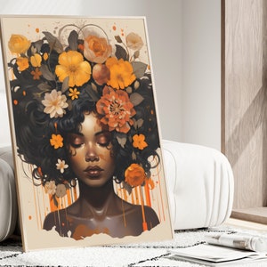 Op de afbeelding: Een digitaal schilderij van een vrouw met donkerbruin haar versierd met oranje en gele bloemen. De ogen van de vrouw zijn gesloten en ze heeft een serene uitdrukking. De achtergrond is lichtbeige met oranje en gele verfspatten.