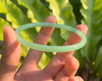 DJade-New 53 mm x 46 mm 認定天然グリーンA翡翠ジェダイトバングル