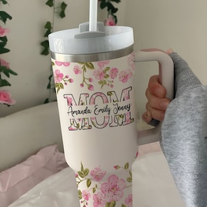Personalized Mom Tumbler 40oz, Mom Tumbler with Kid Names, Tumbler with Handle and Straw, Custom Floral Tumbler for Mom, Mother's Day Cup