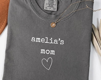 Benutzerdefiniertes Mom Shirt, personalisiertes Mom Shirt, Minimalistisches Mom Tee, Benutzerdefiniertes Kinder Namensgeschenk, erstes Muttertagsgeschenk für Mom