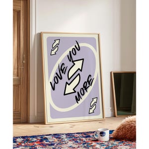 Trendy Love You More Print, Salbei Lila Retro Wandkunst zum Ausdrucken, Spielkarte Poster, Girly Wandkunst, Preppy Wand-Dekor, Ästhetischer Druck