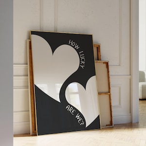 How Lucky Are We Wand Kunst Druck Weißes Herz Druck Retro trendige Wand Kunst Ästhetische Wohnheim Dekor Schlafzimmer Wand Kunst Zitat Printable