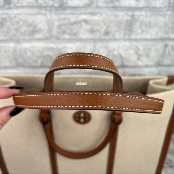 NWT Tory Burch Blake Canvas Small Tote NATURAL/CLASSIC CUOIO/BROWN 145356  for Sale in Las Vegas, NV - OfferUp