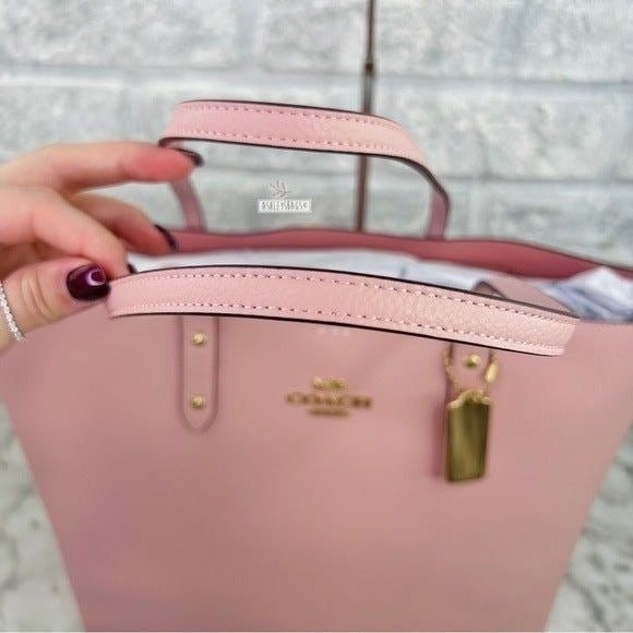 authentic vintage pink coach purse - very good... - Depop