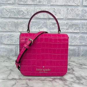 Kate Spade Croc Embossed Staci Square Crossbody-Handtasche in festlichem Pink