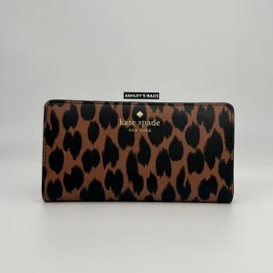 Cartera plegable grande y delgada con estampado de leopardo y animales moteados de Kate Spade