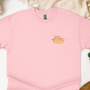 Camiseta de bolso para gato, gato Kawaii escondido na caixa