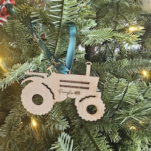 Adorno navideño de tractor personalizado: recuerdo de fiesta de granja de madera contrachapada