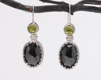 925 Sterlingsilber Tropfen Ohrringe mit ovalem Hämatit und natürlichem Peridot | Elegante Silber Ohrringe | Zeitloser Statement Schmuck