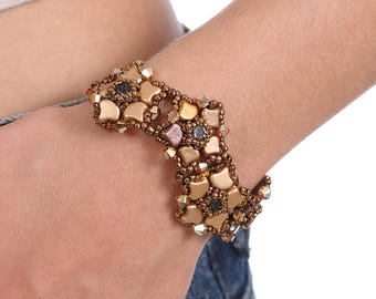 A beaded flowers bracelet in metallic colors/ A bracelet made of designed Czech beads and Swarovski beads/ Statement bracelet