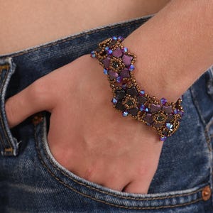 A beaded flowers bracelet in two different shades of purple/ bracelet made of Czech beads and Swarovski beads/ Statement bracelet image 1