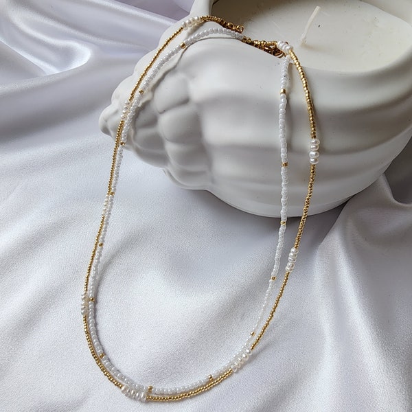 Ensemble ras de cou en perles de rocaille délicates, collier superposé bohème délicat, collier de perles minimaliste, collier de petites perles de rocaille, cadeau de Noël