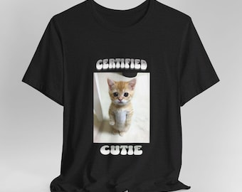 Certified Cutie El gato Cat Meme T-Shirt, cute Cat Expression Graphic Tee, Funny Pet Humor Shirt, el gato t-shirt, cat shirt funny cat shirt