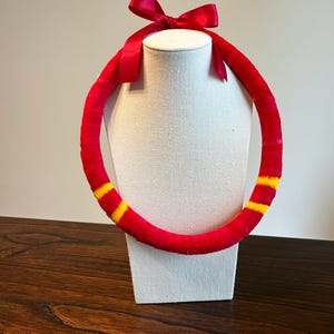 Lei Hulu Kamoe - Etsy