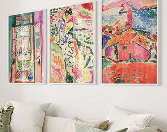 Könnte beinhalten: Drei gerahmte abstrakte Gemälde im modernen Stil. Die Gemälde sind in verschiedenen Farben gehalten, darunter Pink, Blau, Grün und Gelb. Die Gemälde sind alle in unterschiedlichen Größen und Formen.