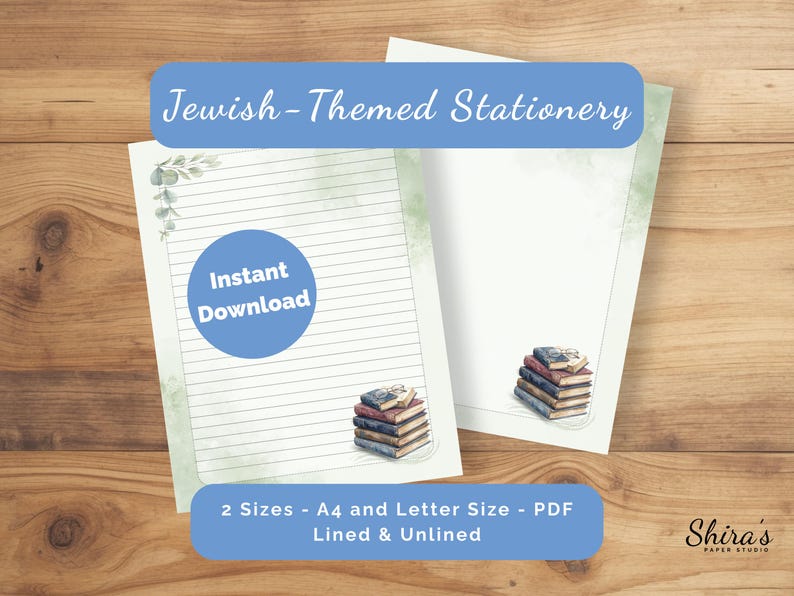 Puede incluir: Dos hojas de papel de carta con una ilustraci&oacute;n de una pila de libros en la parte inferior. Una hoja est&aacute; rayada con un borde de hojas verdes, la otra est&aacute; en blanco. El texto incluye Jewish-Themed Stationery, Instant Download y 2 Sizes - A4 and Letter Size - PDF Lined & Unlined.