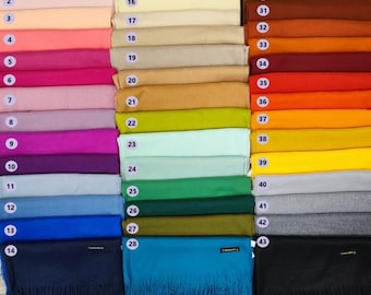 Bufanda de cachemira de lujo: disponible en 43 colores sólidos / Bufanda cálida de invierno para mujer / Bufanda suave con flecos